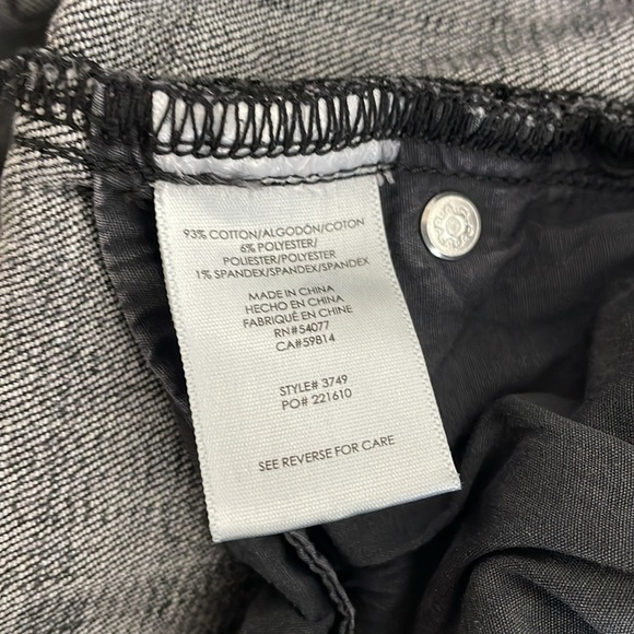 Cabi Slim Boyfriend Jeans Women’s 8 Black Distressed - Picture 6 of 7